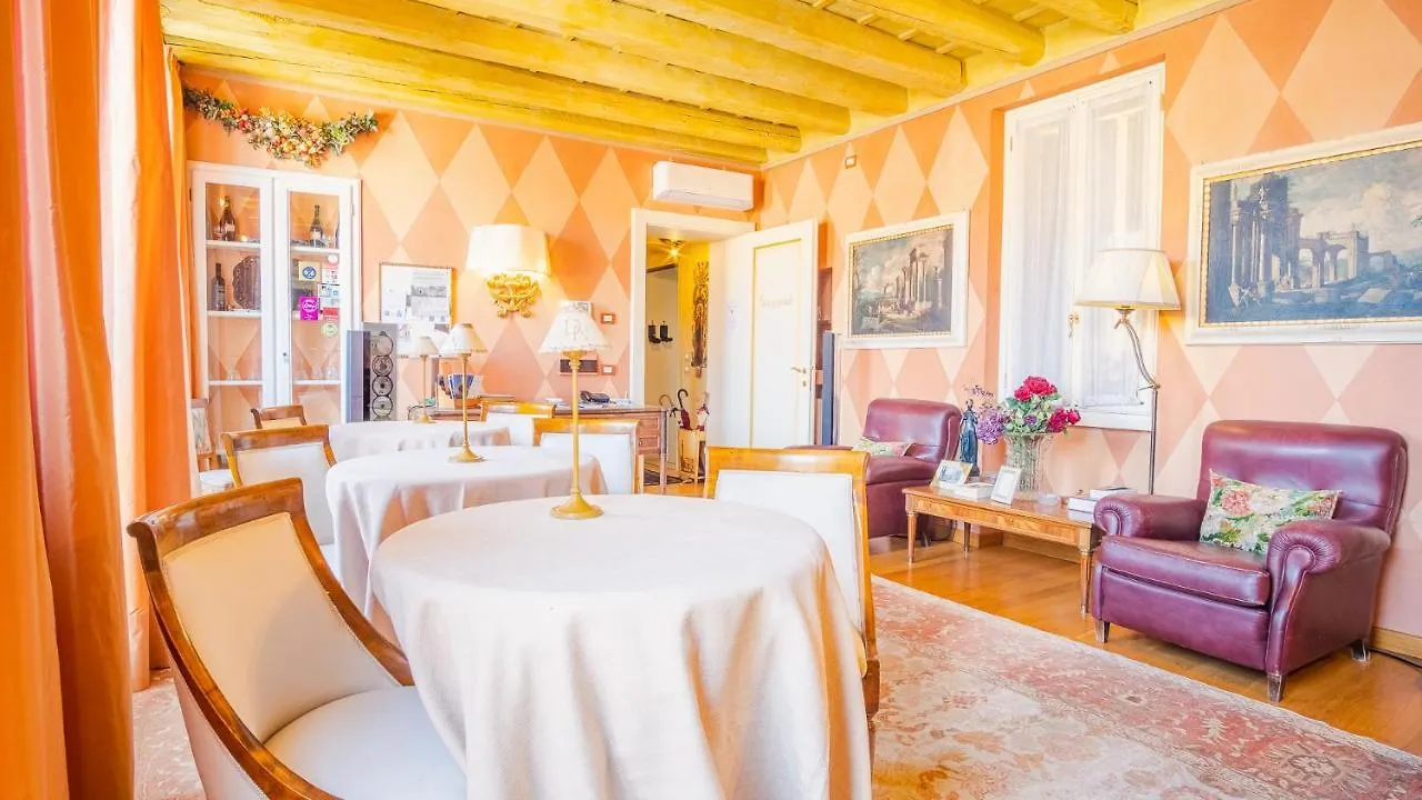 Domus Nova Palace - Italian Homing Verona 2*,