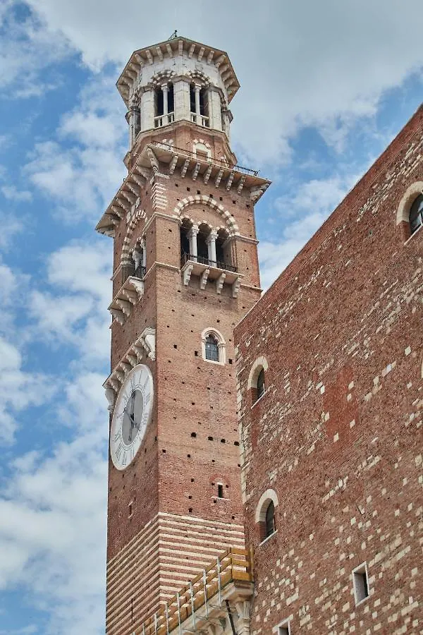 Domus Nova Palace - Italian Homing Verona Italië