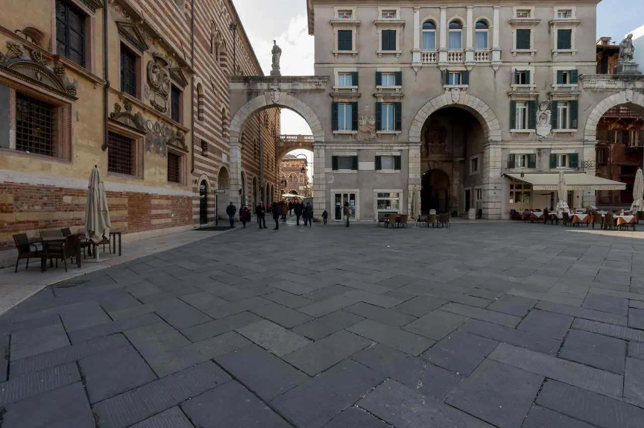 Domus Nova Palace - Italian Homing Verona 2*,
