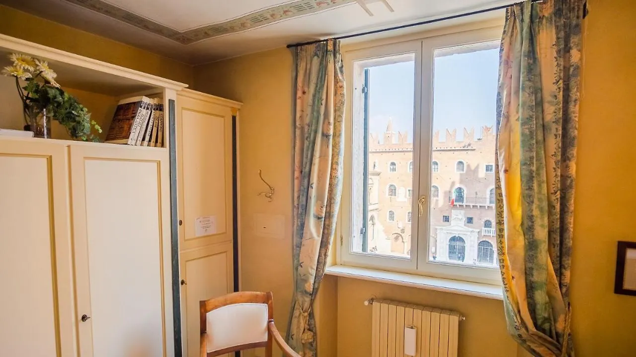 Domus Nova Palace - Italian Homing Verona 2*,